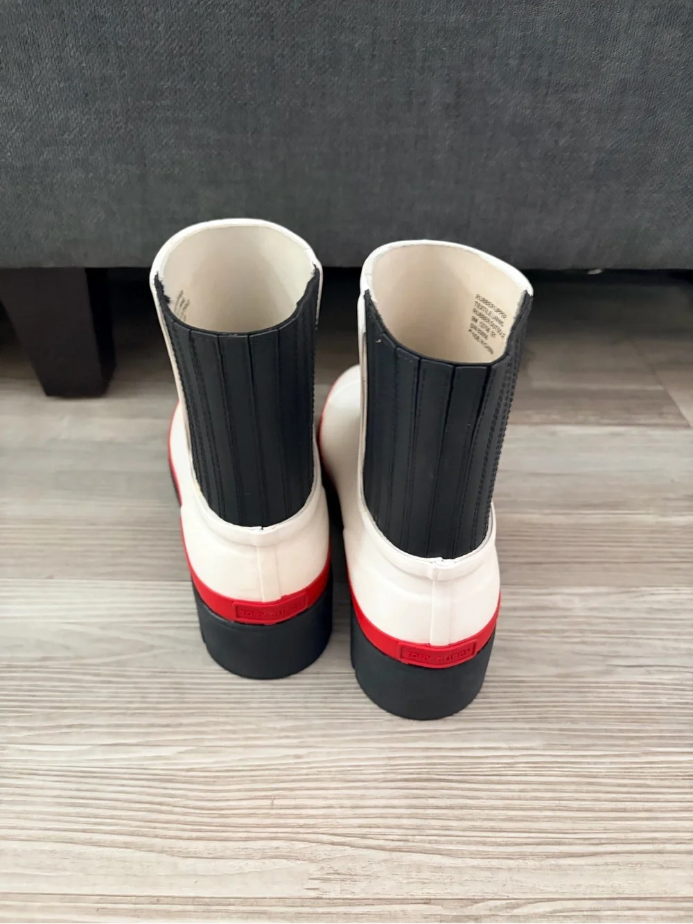 Women’s Tory Burch Foul weather hurricane boots Sz 9 ivory white